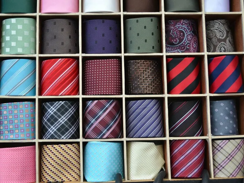 Krawattenhalter für Kleiderschrank - die besten 7 im Vergleich