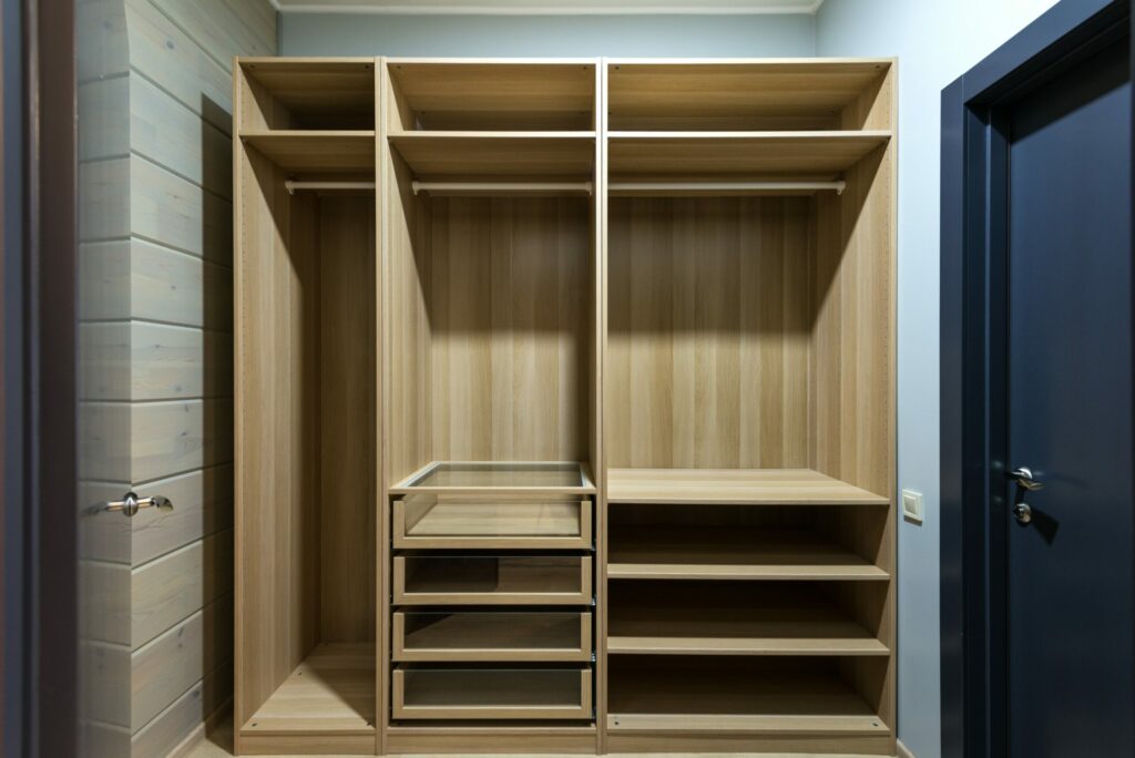 Rauch Kleiderschrank aus Holz